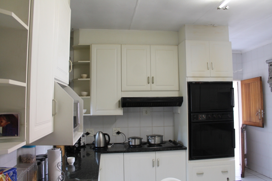 6 Bedroom Property for Sale in Brackenhurst Gauteng