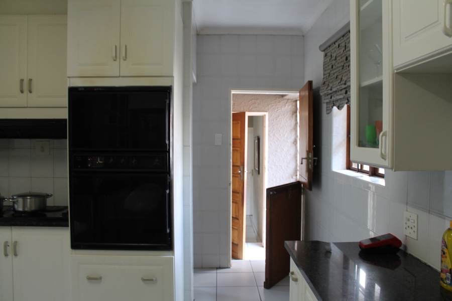 6 Bedroom Property for Sale in Brackenhurst Gauteng