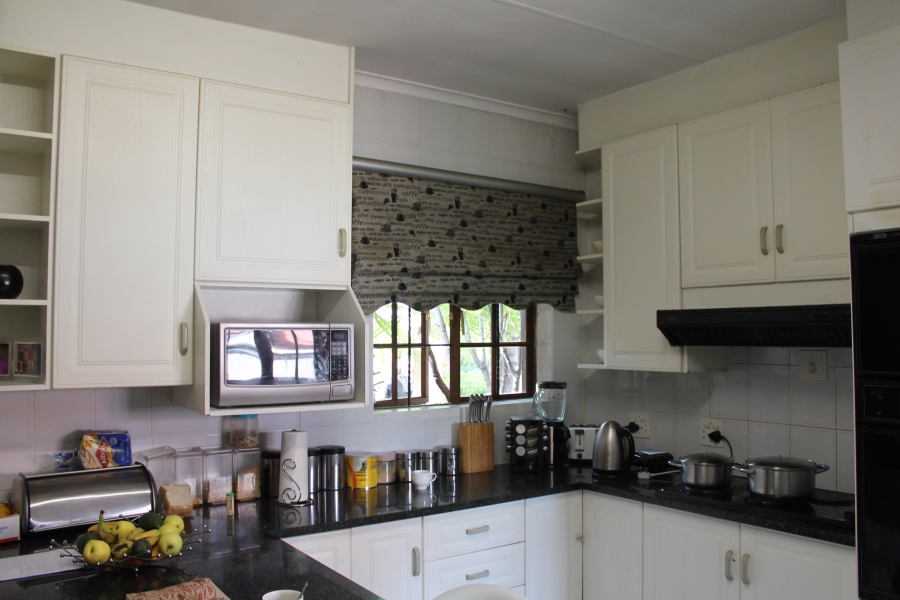 6 Bedroom Property for Sale in Brackenhurst Gauteng