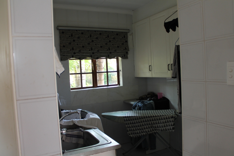 6 Bedroom Property for Sale in Brackenhurst Gauteng