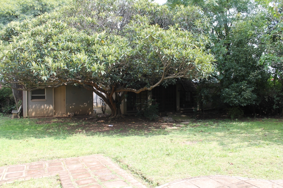 6 Bedroom Property for Sale in Brackenhurst Gauteng