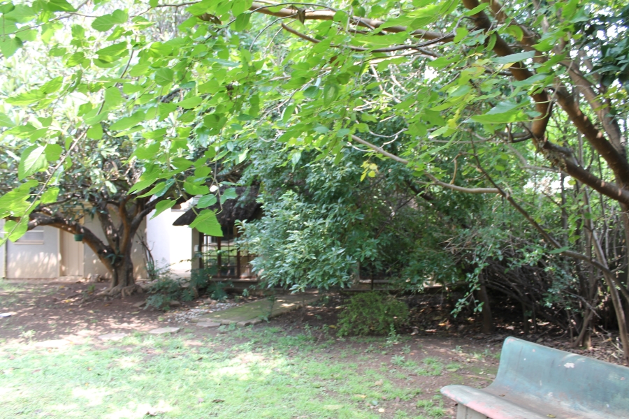 6 Bedroom Property for Sale in Brackenhurst Gauteng