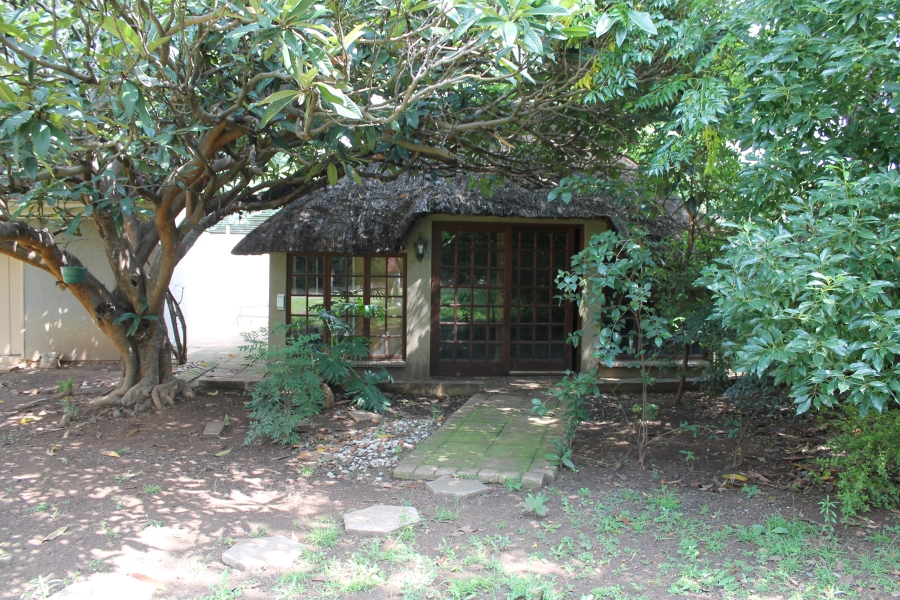 6 Bedroom Property for Sale in Brackenhurst Gauteng