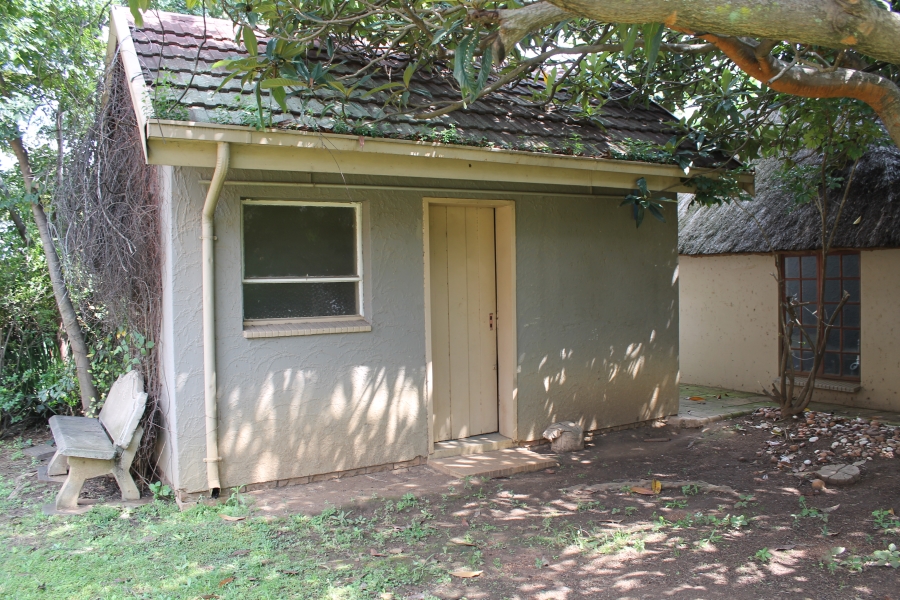 6 Bedroom Property for Sale in Brackenhurst Gauteng