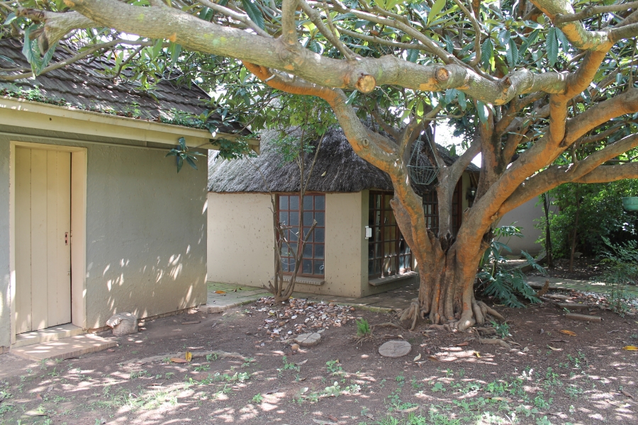 6 Bedroom Property for Sale in Brackenhurst Gauteng