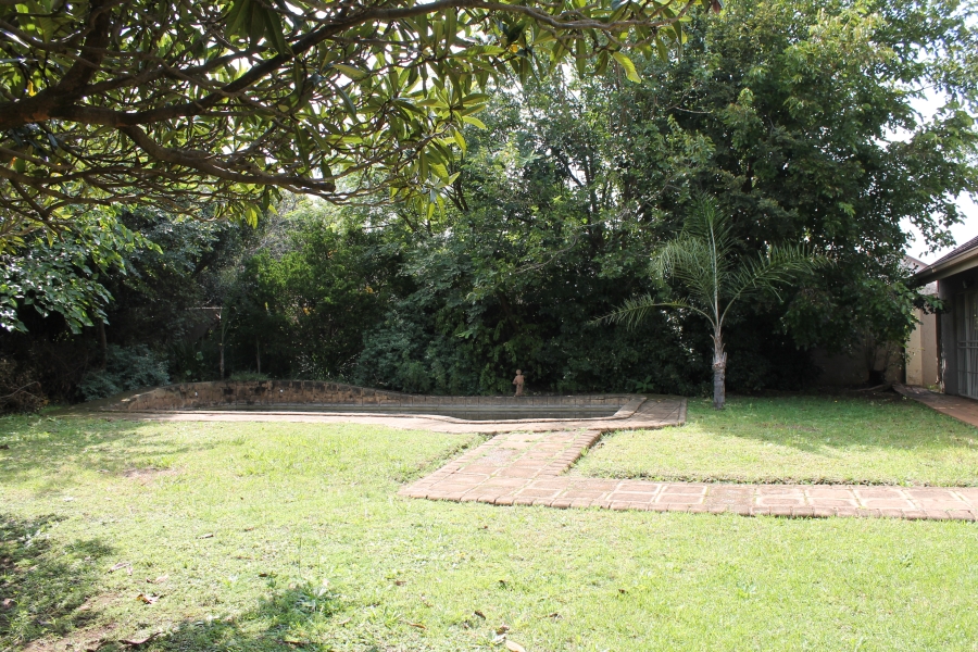 6 Bedroom Property for Sale in Brackenhurst Gauteng