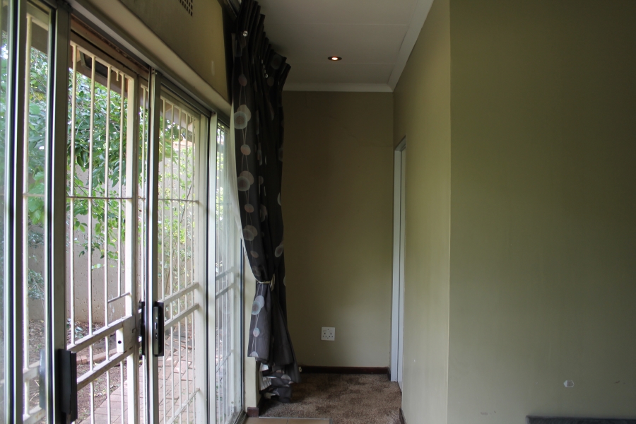 6 Bedroom Property for Sale in Brackenhurst Gauteng