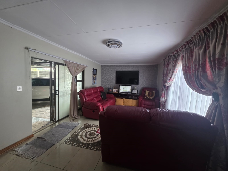 To Let 4 Bedroom Property for Rent in Lambton Gauteng