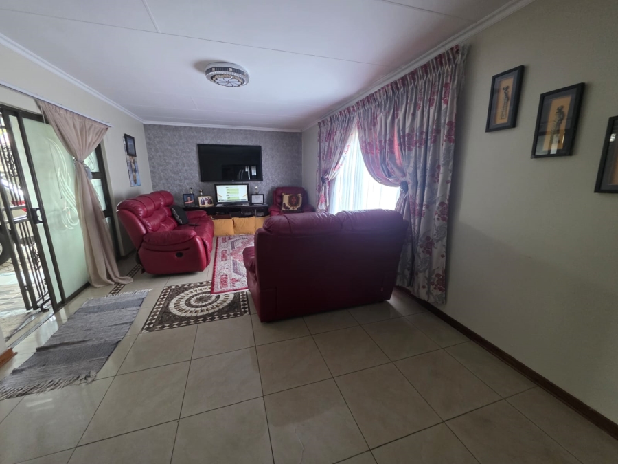 To Let 4 Bedroom Property for Rent in Lambton Gauteng