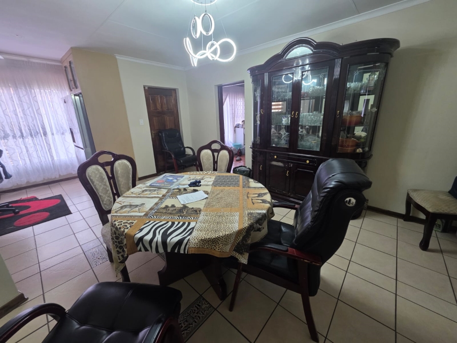 To Let 4 Bedroom Property for Rent in Lambton Gauteng