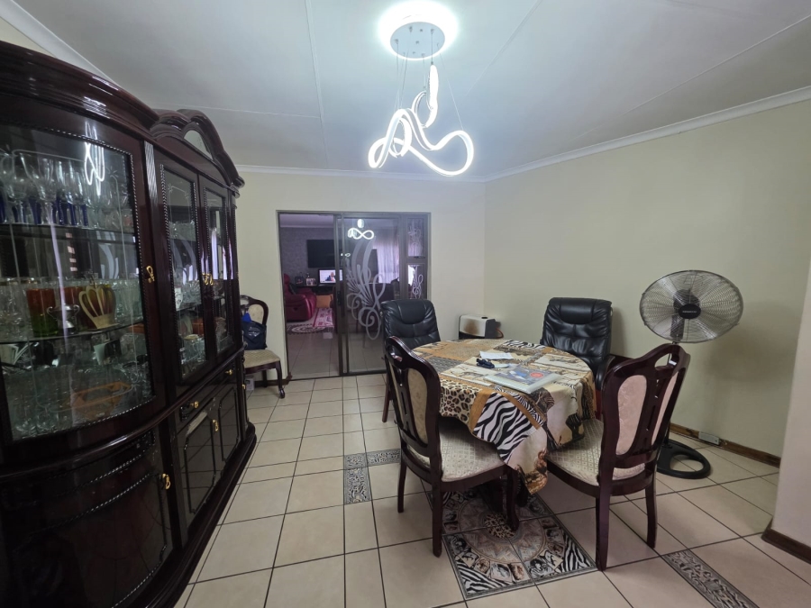 To Let 4 Bedroom Property for Rent in Lambton Gauteng
