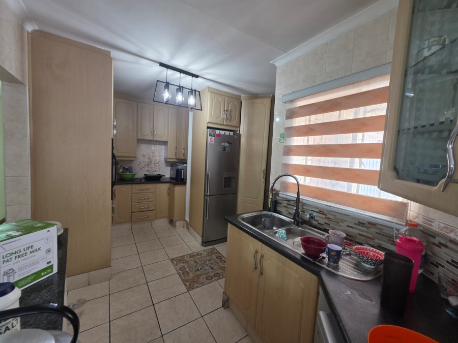 To Let 4 Bedroom Property for Rent in Lambton Gauteng