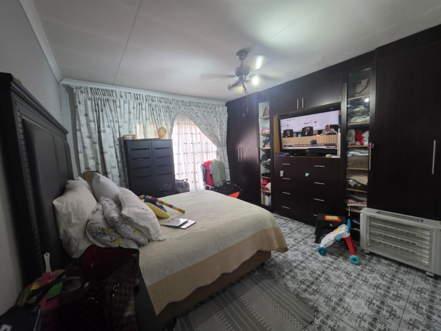 To Let 4 Bedroom Property for Rent in Lambton Gauteng