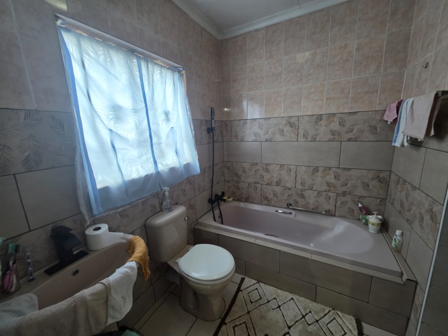 To Let 4 Bedroom Property for Rent in Lambton Gauteng