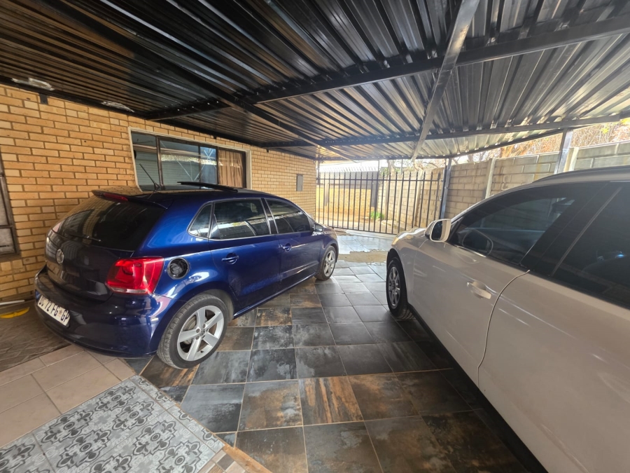 To Let 4 Bedroom Property for Rent in Lambton Gauteng