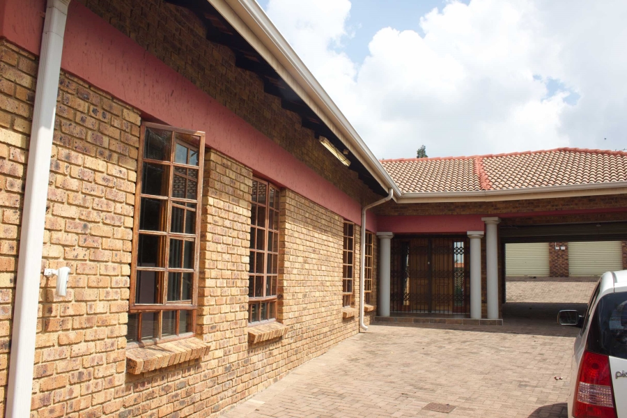 3 Bedroom Property for Sale in Edleen Gauteng