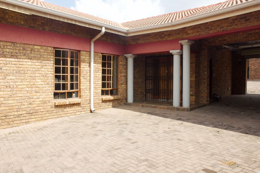 3 Bedroom Property for Sale in Edleen Gauteng