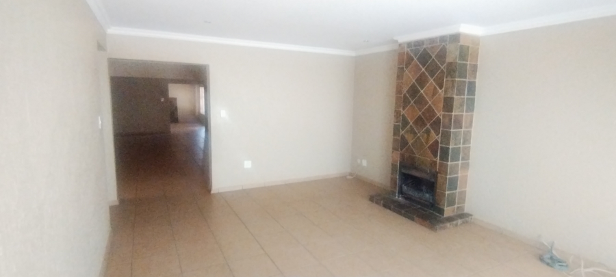 To Let 5 Bedroom Property for Rent in Sonneveld Gauteng