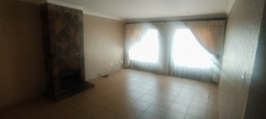 To Let 5 Bedroom Property for Rent in Sonneveld Gauteng