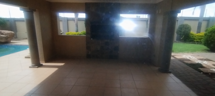 To Let 5 Bedroom Property for Rent in Sonneveld Gauteng