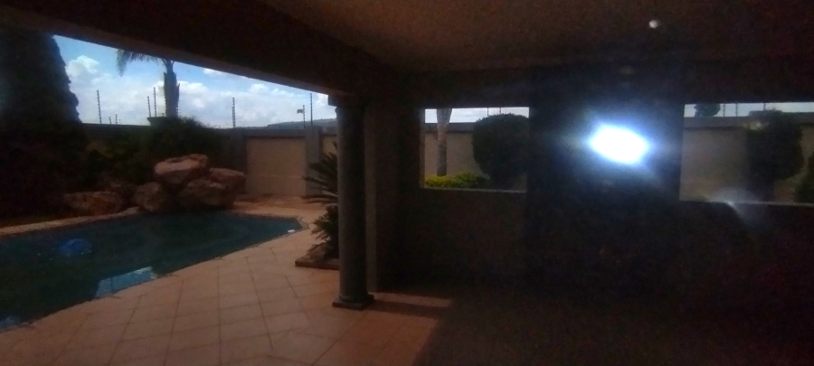 To Let 5 Bedroom Property for Rent in Sonneveld Gauteng