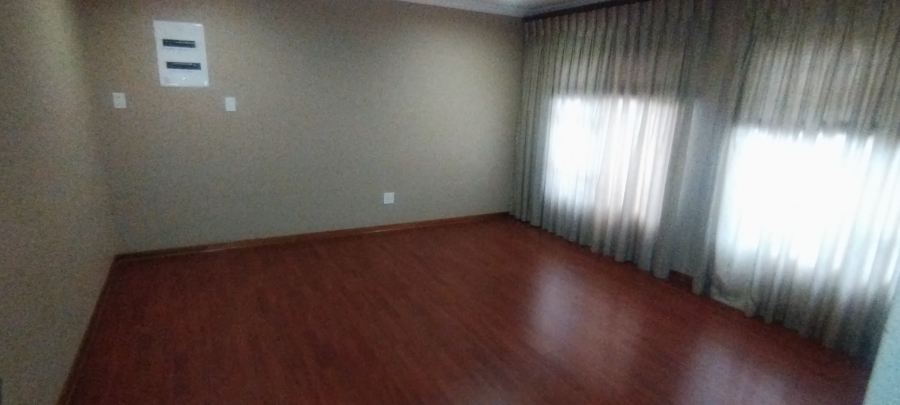 To Let 5 Bedroom Property for Rent in Sonneveld Gauteng