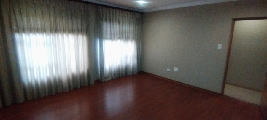 To Let 5 Bedroom Property for Rent in Sonneveld Gauteng
