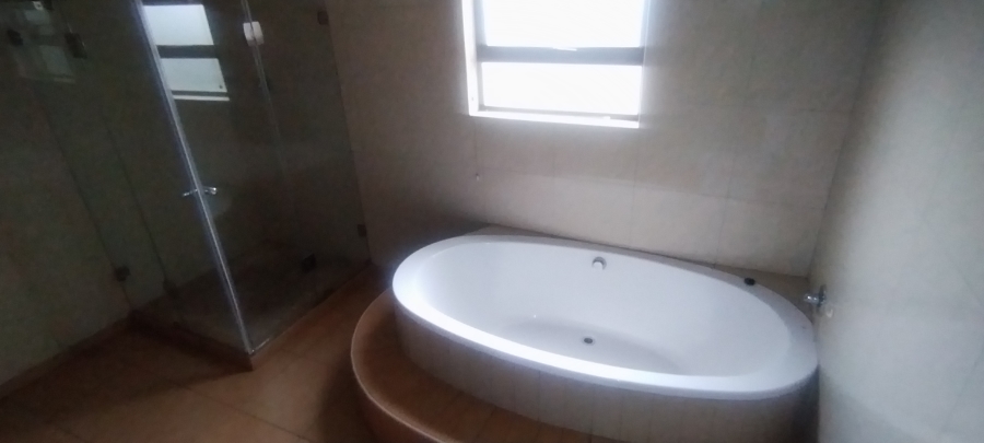 To Let 5 Bedroom Property for Rent in Sonneveld Gauteng