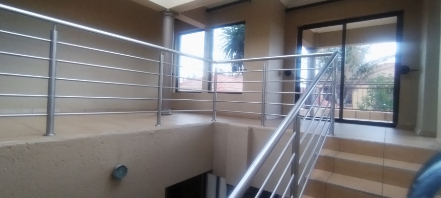To Let 5 Bedroom Property for Rent in Sonneveld Gauteng