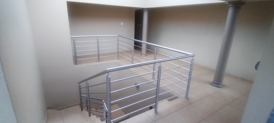 To Let 5 Bedroom Property for Rent in Sonneveld Gauteng