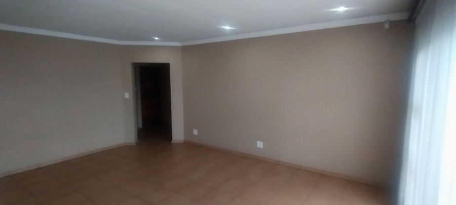 To Let 5 Bedroom Property for Rent in Sonneveld Gauteng
