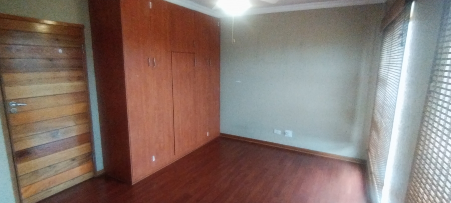To Let 5 Bedroom Property for Rent in Sonneveld Gauteng
