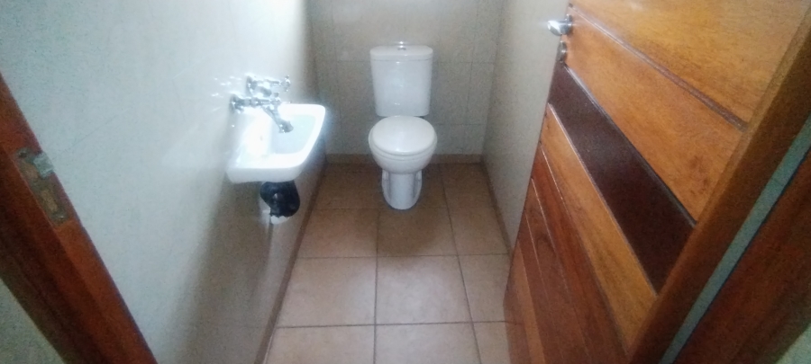 To Let 5 Bedroom Property for Rent in Sonneveld Gauteng