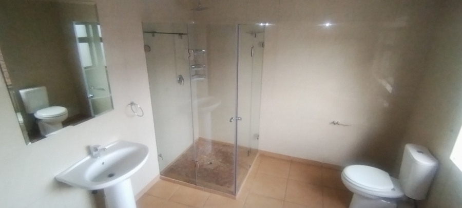 To Let 5 Bedroom Property for Rent in Sonneveld Gauteng