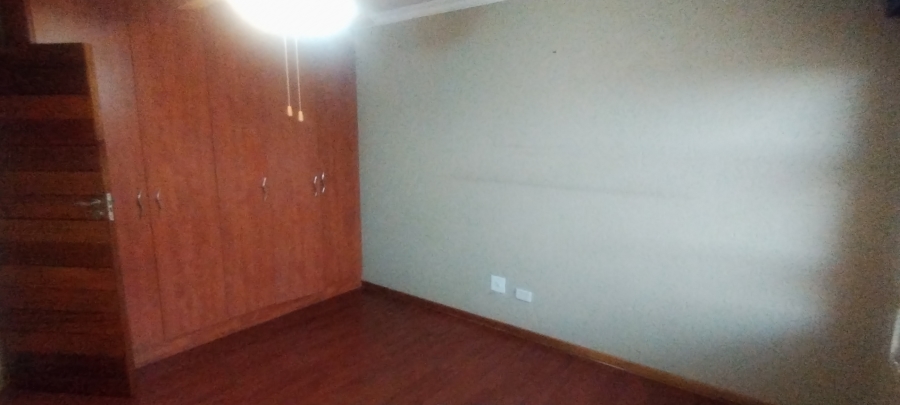 To Let 5 Bedroom Property for Rent in Sonneveld Gauteng