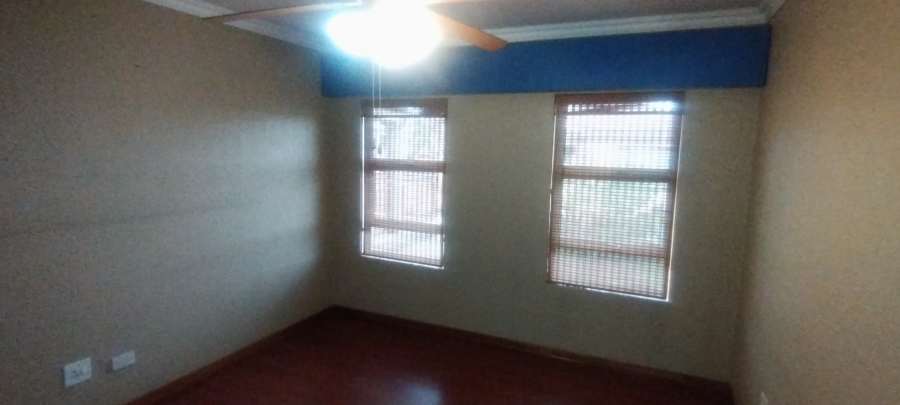 To Let 5 Bedroom Property for Rent in Sonneveld Gauteng