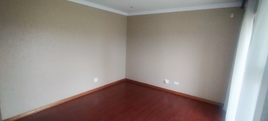 To Let 5 Bedroom Property for Rent in Sonneveld Gauteng