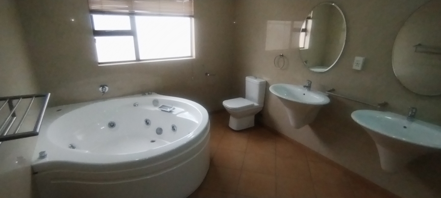To Let 5 Bedroom Property for Rent in Sonneveld Gauteng