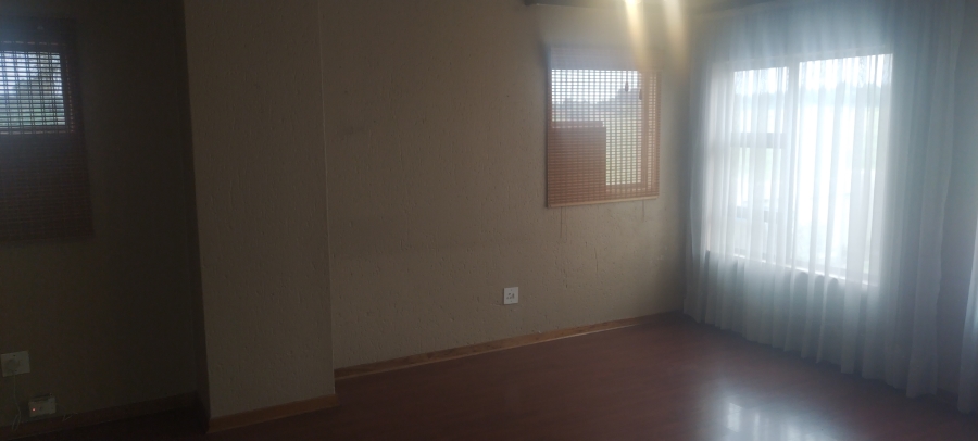 To Let 5 Bedroom Property for Rent in Sonneveld Gauteng