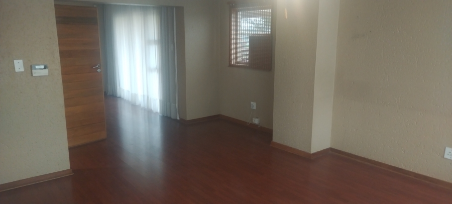To Let 5 Bedroom Property for Rent in Sonneveld Gauteng
