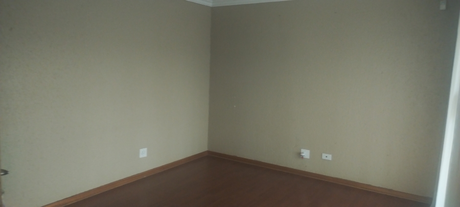 To Let 5 Bedroom Property for Rent in Sonneveld Gauteng