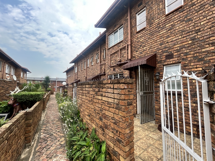 To Let 2 Bedroom Property for Rent in Freeway Park Gauteng