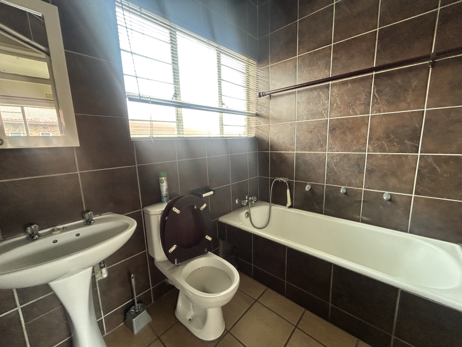 To Let 2 Bedroom Property for Rent in Freeway Park Gauteng