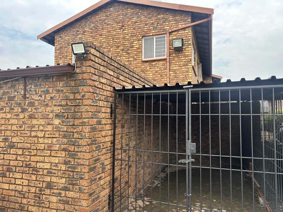 To Let 2 Bedroom Property for Rent in Freeway Park Gauteng