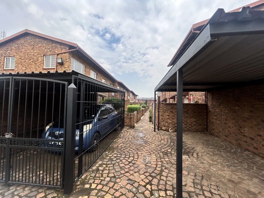 To Let 2 Bedroom Property for Rent in Freeway Park Gauteng