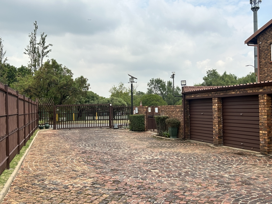 To Let 2 Bedroom Property for Rent in Freeway Park Gauteng