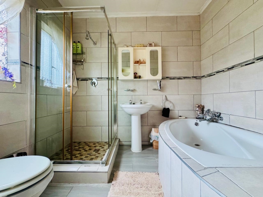 3 Bedroom Property for Sale in Magalieskruin Gauteng