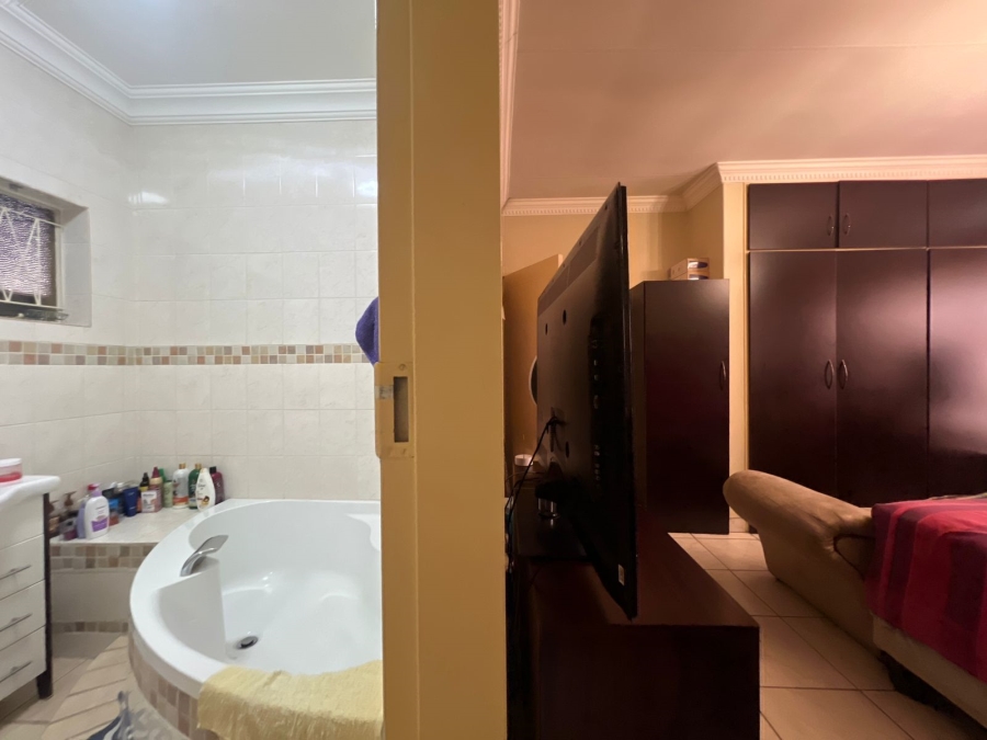 4 Bedroom Property for Sale in Waterkloof Ridge Gauteng