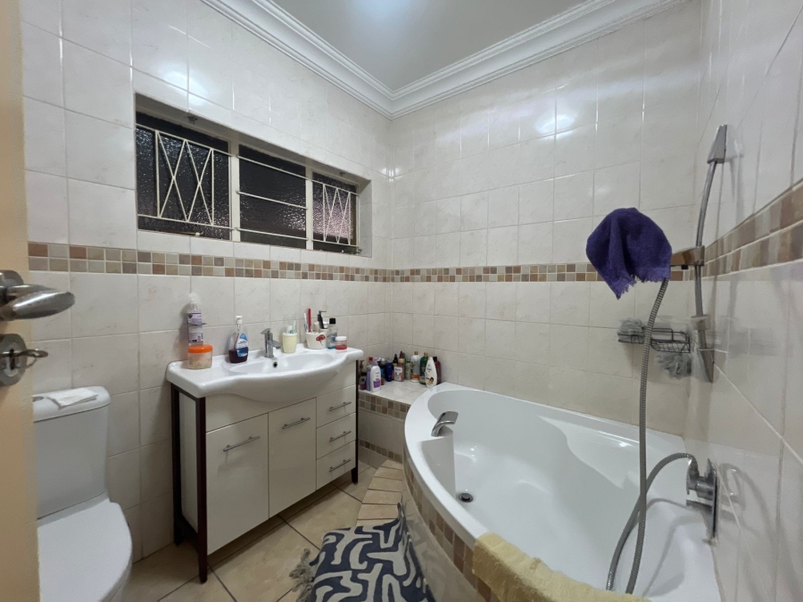 4 Bedroom Property for Sale in Waterkloof Ridge Gauteng