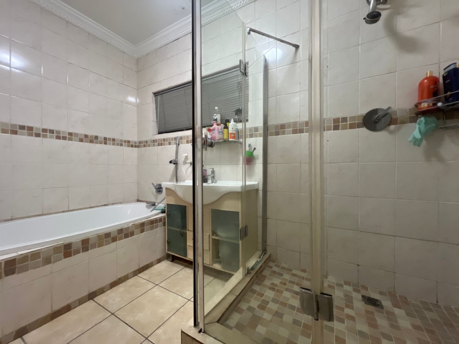 4 Bedroom Property for Sale in Waterkloof Ridge Gauteng